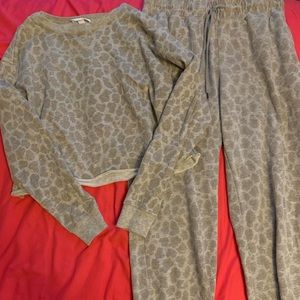 super cute cheetah lounge set:))